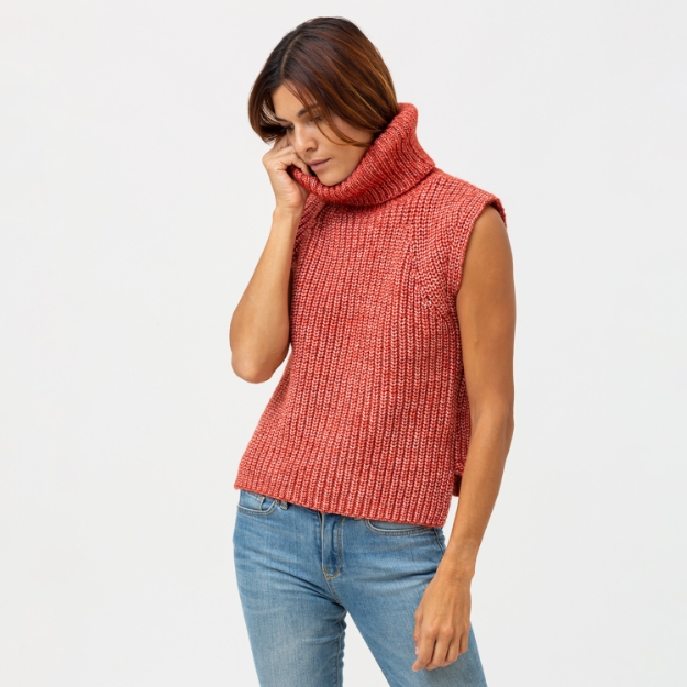 Love the knits. JERSEY CUELLO ALTO SIN MANGAS